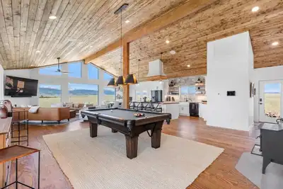 Image de Luxury Off-Grid Lodge | Views, Games, Pet Friendly