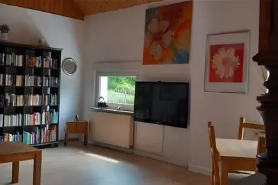 Image de 2-bedroom home with WiFi, with private parking, garden and barbeque area.