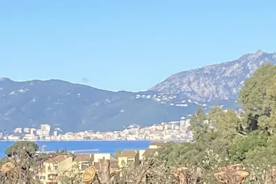 Image de A 3 minutes en voiture de la plage et de tous commerces, 15 minutes d'Ajaccio!