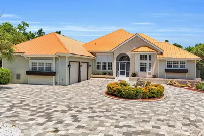 Image de Spacious 5-bedroom house, walking distance to private beach in charming Sanibel