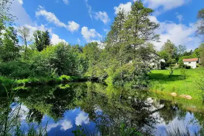Image de Stylish vacation apartment in enchanting natural surroundings with swimming pond