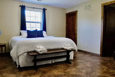 Image de Spacious 4-bedroom house in a quiet countryside setting with WiFi, Ac