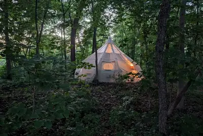 Image de Heated Tent, Queen Bed in Forest on Farm w Animals
