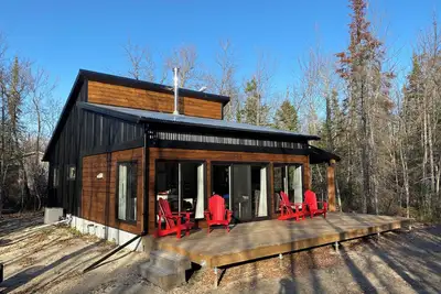Image de Brand new cabin at Balsam Harbour near Grand Beach w/ hot tub & woodstove