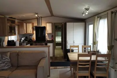 Image de Lovely caravan with decking at Suffolk Sands Holiday Park ref 45017b