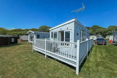 Image de Homely 6 berth caravan with full decking at Kessingland Beach ref 90046bc