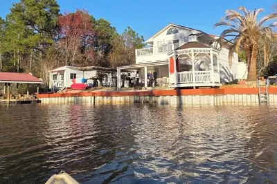 Image de Waterfront Mediterranean 5-bedroom house, WiFi & Ac in charming Milton/Pensacola