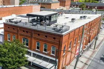 Image de Magical Luxury Loft - 6 Bedroom 10 King/Queen Beds - On Broad Street!