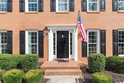 Image de Marietta's Magnificent Manor - Pool access, centrally located to everything Atl