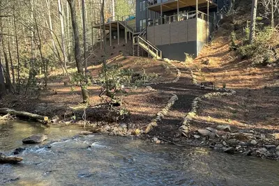Image de Secluded Luxury 4-bedroom, 3. 5 Bath, Creek House Cabin in Ellijay