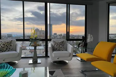 Image de Beachfront on the 9th floor, 2 bedroom, 2 bath, stunning ocean and City views.