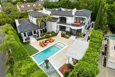 Image de Beverly Hills Contemporary Classic Estate
