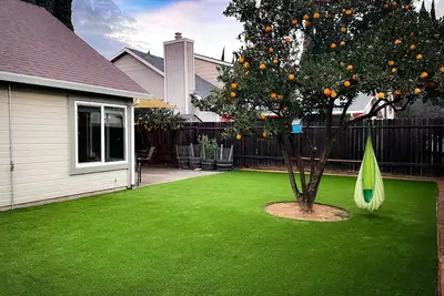 Image de Orange Blossom Bungalow - 2/2 Lush Yard+Kids Toys!