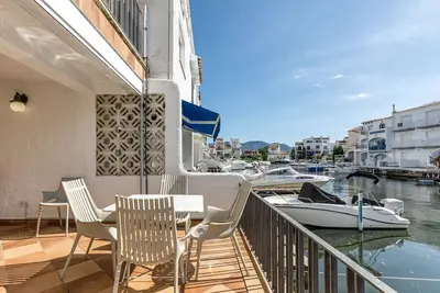 Image de Maison de vacances 'Port Empúries' avec vue sur la mer, piscine privée et climatisation
