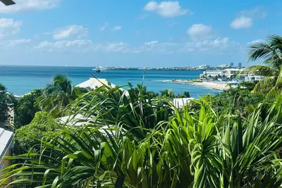 Image de Spectacular 2 bedroom, 3 beds, newly renovated home.