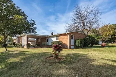 Image de Retro 3-Bedroom Retreat: WiFi, Ac in Peaceful Greensboro Close to Major Venues