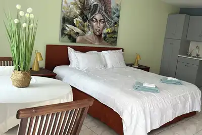 Image de Newly Renovated Pelican Key Studio.