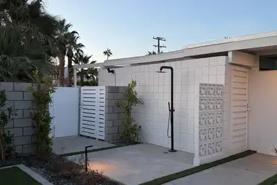 Image de Aerhaus - Mid-Century Oasis