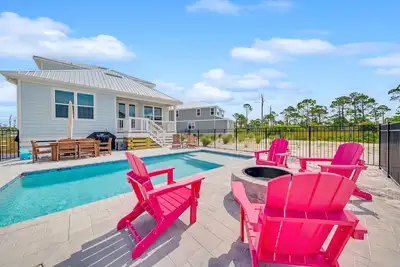 Image de Brand New Luxury Private Pool| Fire Pit | Beach