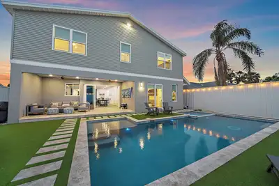 Image de Coastal Lodge | Private Pool + Hot Tub