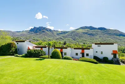Confortable appartement pour 4 personnes avec piscine, Wifi, Tv, patio et parking