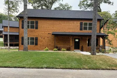 Image de New 5 bdrm Condo. Discounts for teachers, 1st responders, pastors, & military.