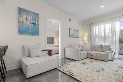 Image de Kick back and relax in this calm, stylish space.