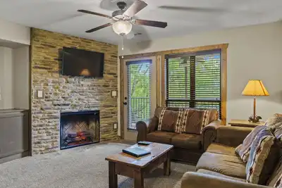 Image de Lakefront Condo for 10, close to Silver Dollar City! Ticket Deals & Resort Perks,