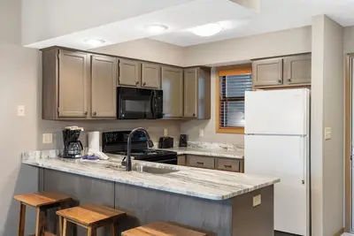 Image de Lakefront Penthouse level, sleeps 6. Ticket Deals and Resort Amenities!