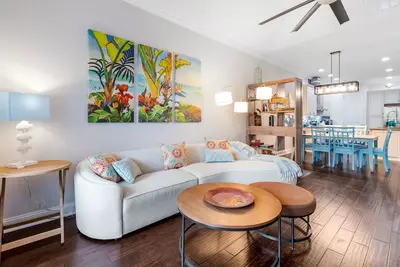 Image de Stay in Style: Gated Townhome + Golf Cart Included