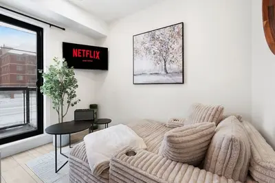 Image de Cozy 2br Suite with Parking and Sofa Bed and Sleeps 6