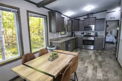 Image de The Hein Cottage-Beautiful 2 bedroom hideaway in the heart of Dc