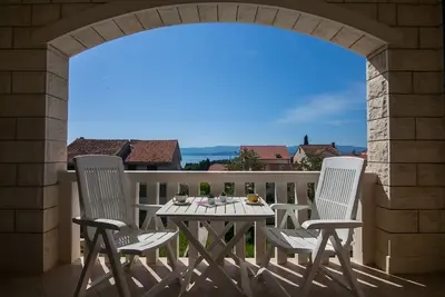Image de Garçonnière avec la terrasse et la vue sur le mer Bol, Brac (As-23845-a)