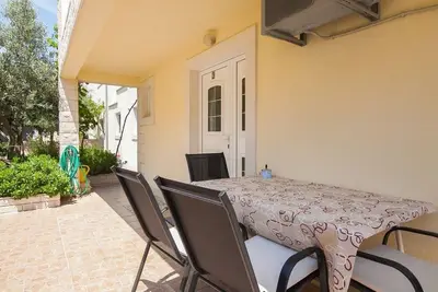Image de Appartement de deux chambres avec la terrasse Bol, Brac (A-23847-b)