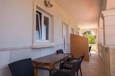 Image de Appartement de deux chambres avec la terrasse et la vue sur le mer Bol, Brac (A-23848-b)