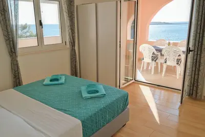 Image de Appartement de deux chambres prés de la plage Razanj, Rogoznica (A-12280-b)