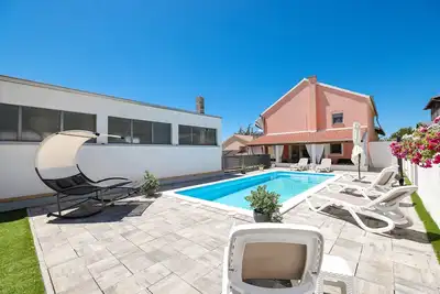 Image de Appartement de deux chambres avec la terrasse Sukosan, Zadar (A-18452-a)