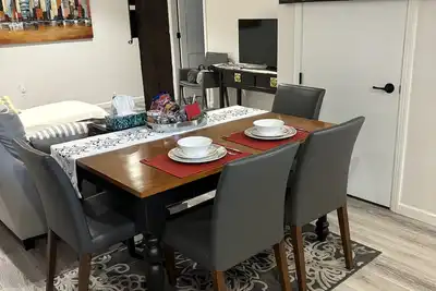 Image de Modern and clean 1 Br suite 5 minutes from Butchart Gardens