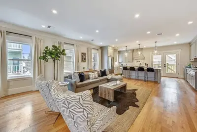 Image de Spacious, New Renovation | Near T