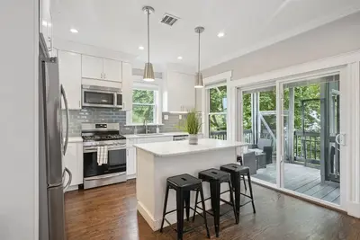 Image de Clean, Contemporary Duplex | Sleeps 17