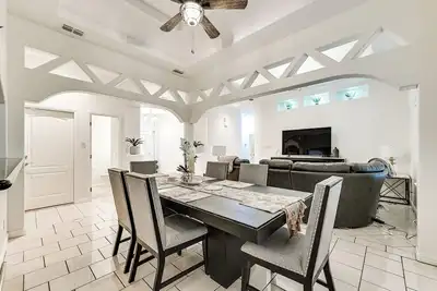 Image de Fenced Yard: Home Near Hospitals in Edinburg!