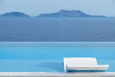 Image de Stunning Seafront complex with 2 infinity pools!