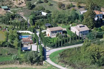 Image de Charming Tuscany Apt Timo w/Private Pool & Lake View