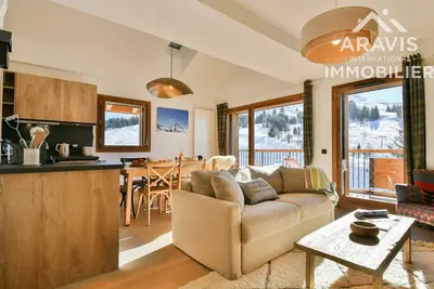Image de Chalet confortable avec balcon, garage et vue sur les pistes