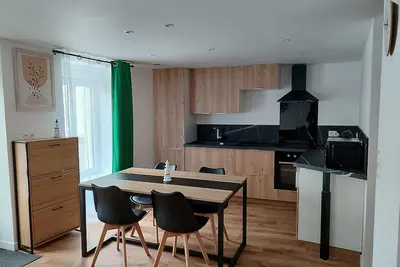 Image de Maison de 70m² entièrement rénovée à 5 minutes de la plage et du port