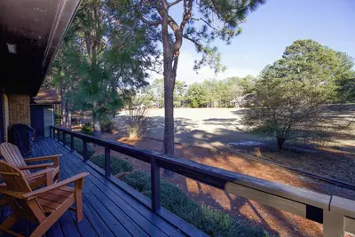 Image de Renovated 3 Bedroom Pinehurst Home With Golf Views