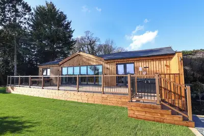 Routhorpe Lodge, family friendly, with hot tub in Great Driffield