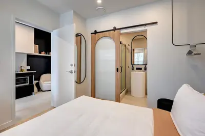 Image de Luxury 5 bed + 5 bath hotel-style apartment