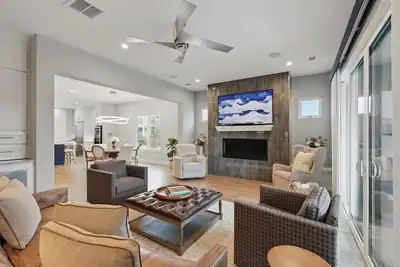 Image de Luxury Living at its Finest – 3bd/3. 5ba (Sleeps 6)