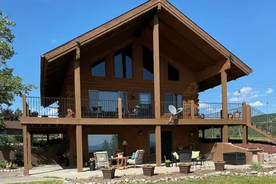 Cedar & Sky Retreat- Rustic Lakeview Cabin